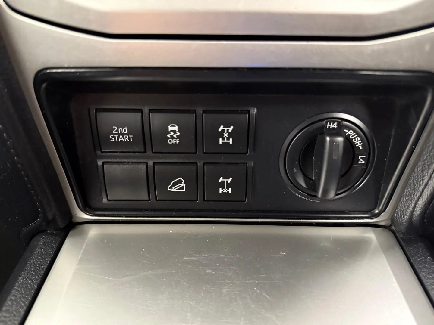 2020 Toyota Landcruiser Prado Gallery Image 34