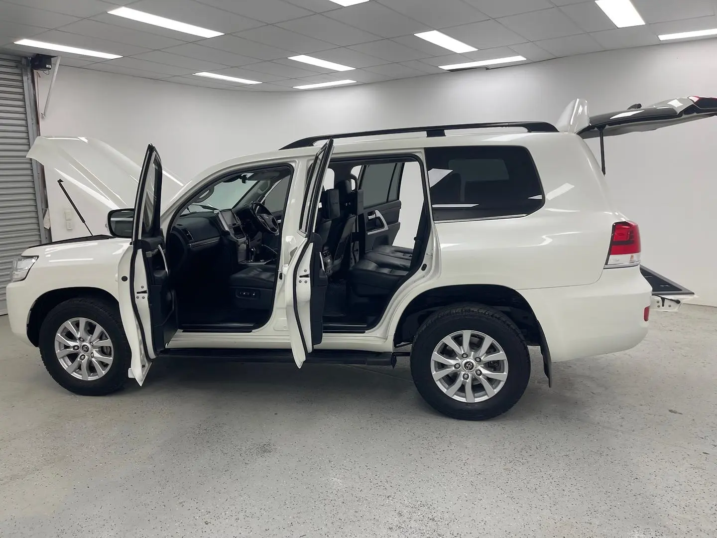 2019 Toyota Landcruiser Gallery Image 12