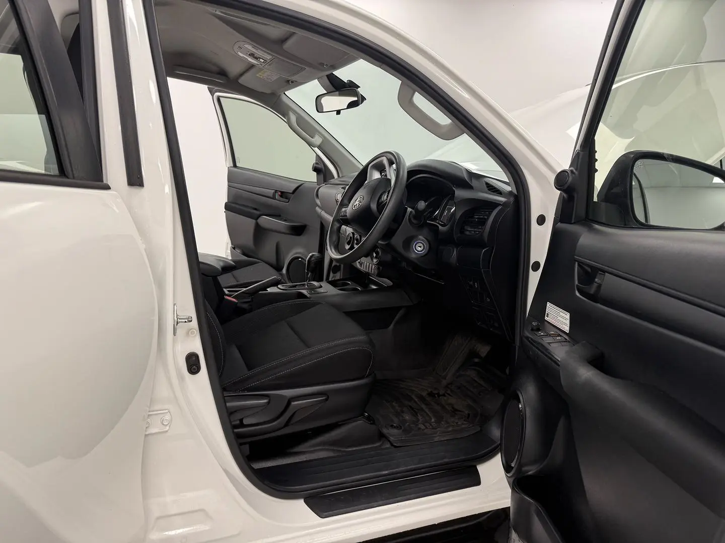 2022 Toyota Hilux Gallery Image 19