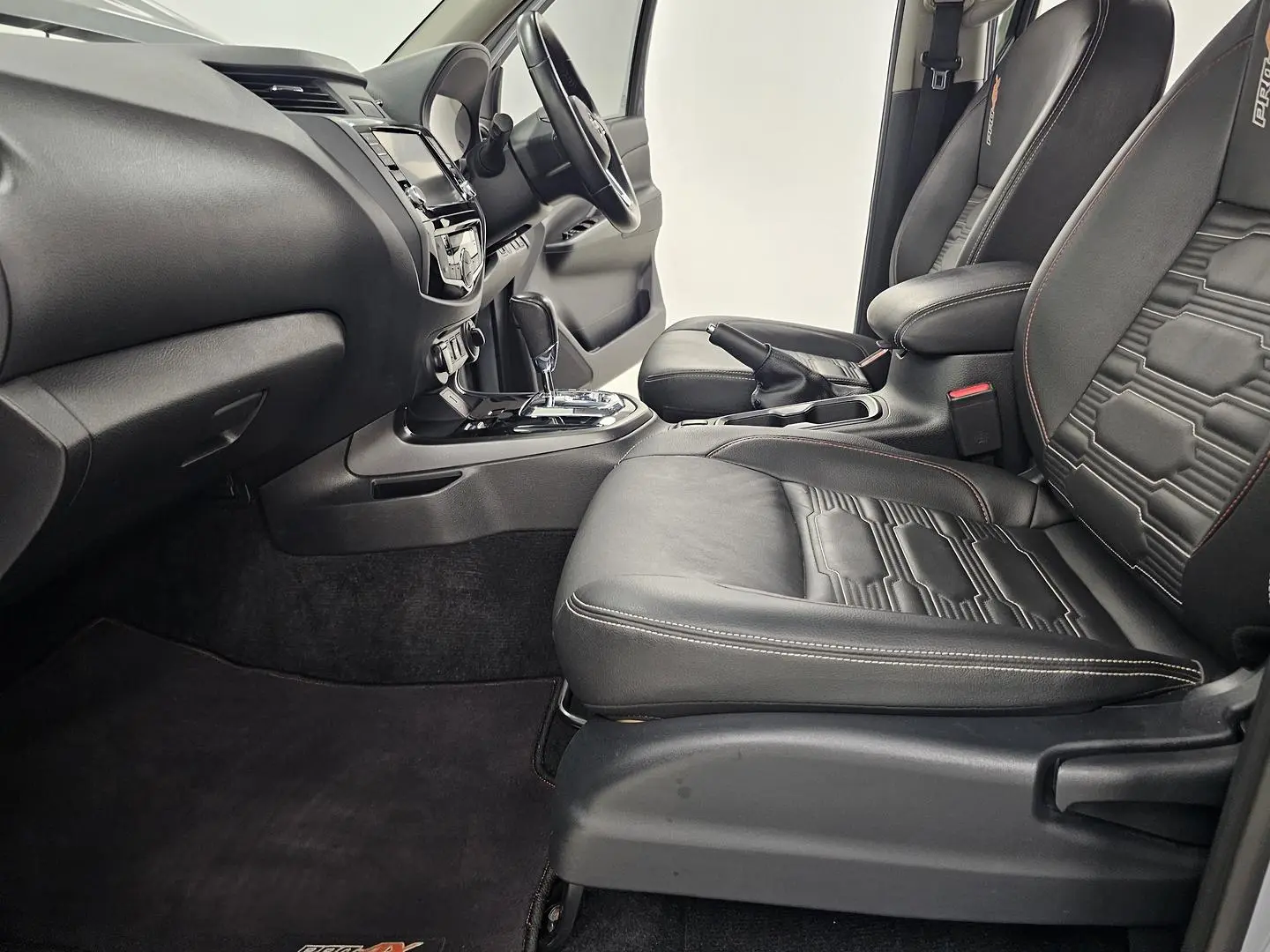 2021 Nissan Navara Gallery Image 12