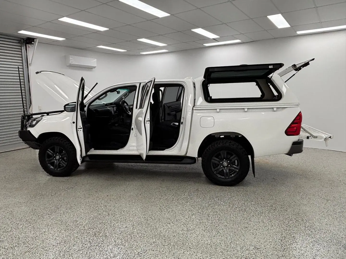 2023 Toyota Hilux Gallery Image 13