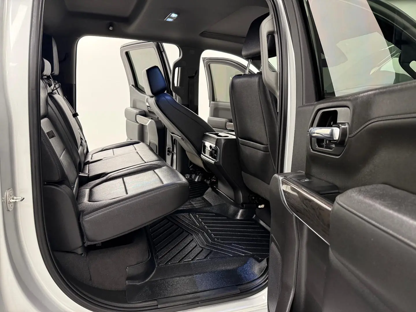 2022 Chevrolet Silverado Gallery Image 17