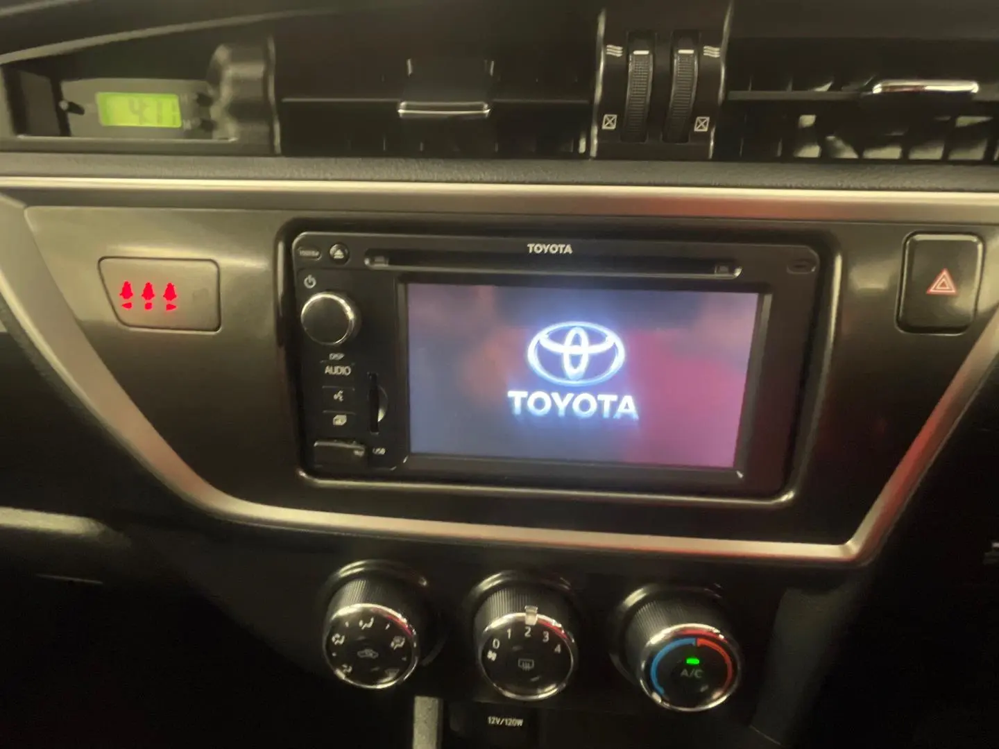 2015 Toyota Corolla Gallery Image 25