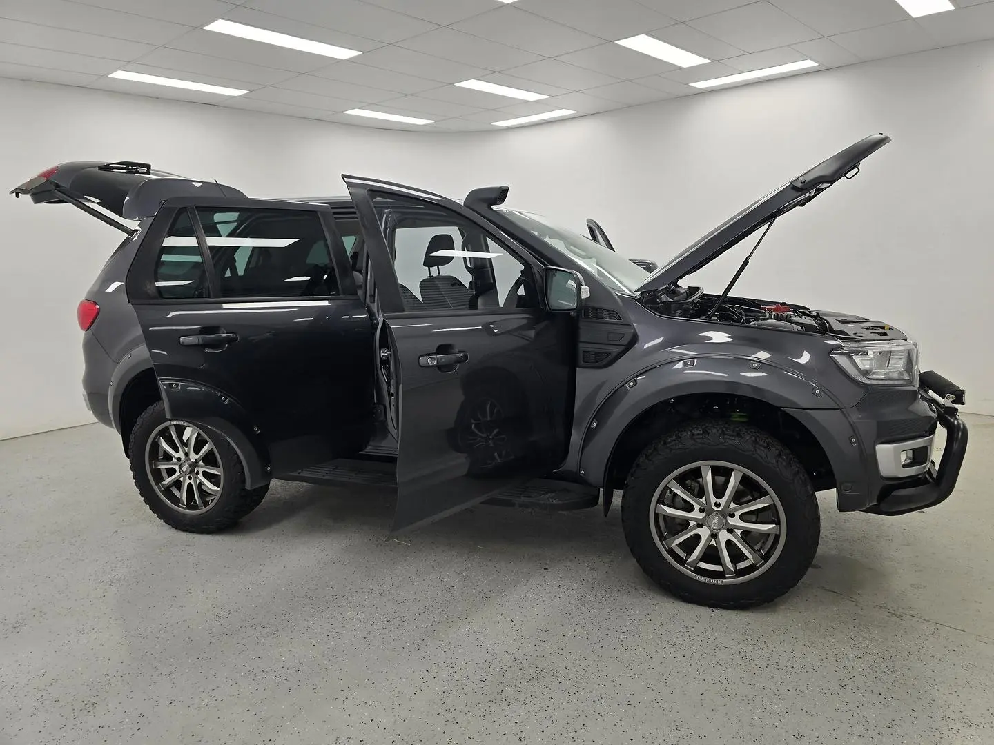 2019 Ford Everest Gallery Image 9