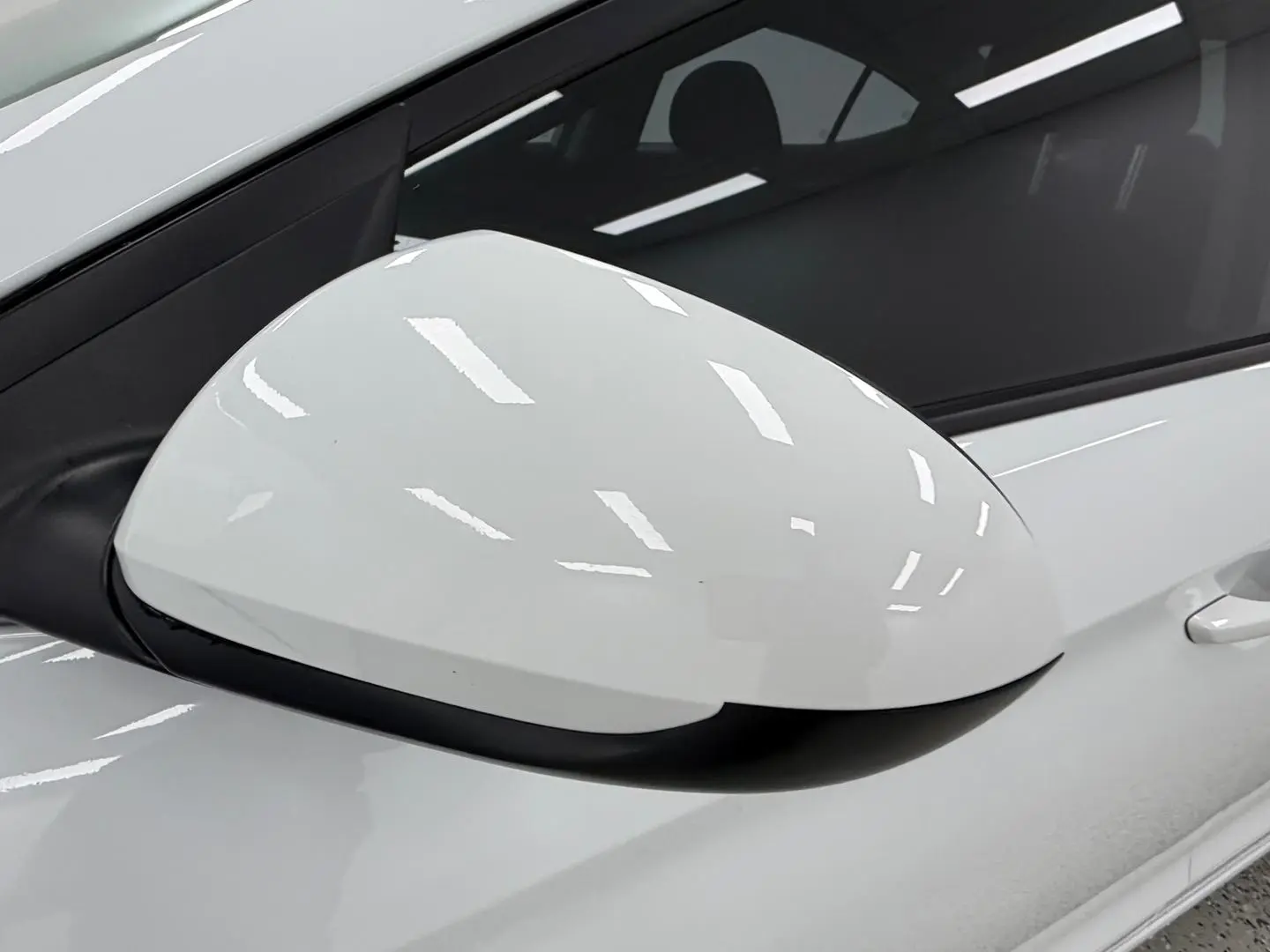 2019 Hyundai Elantra Gallery Image 32