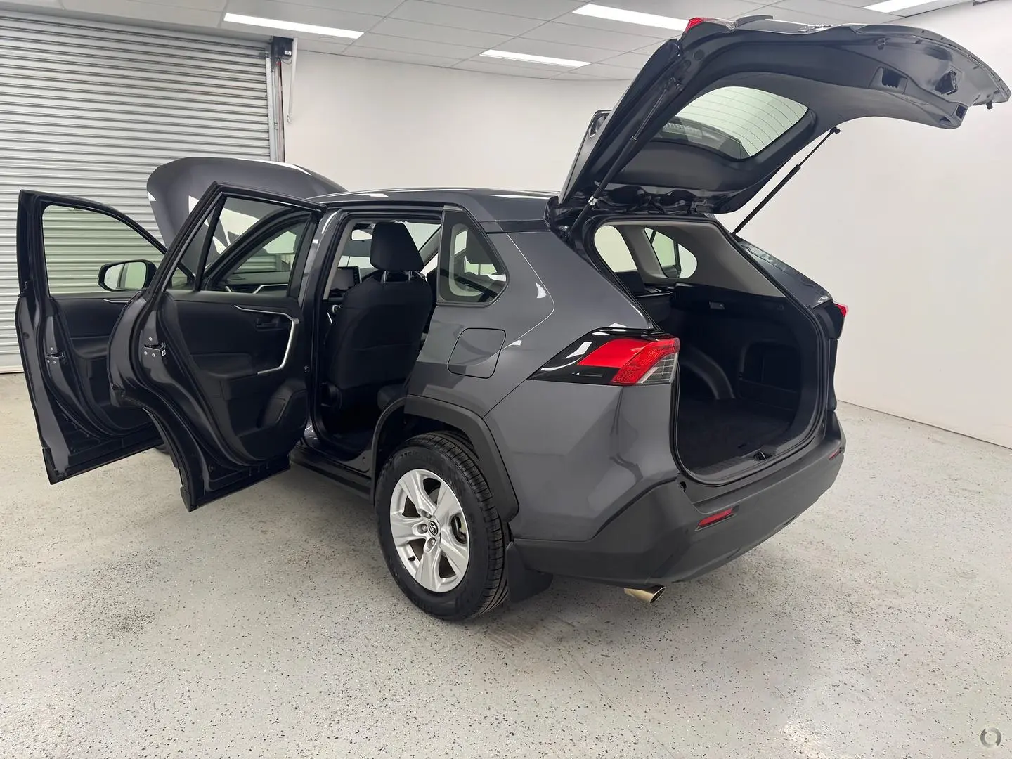 2019 Toyota RAV4 Gallery Image 10