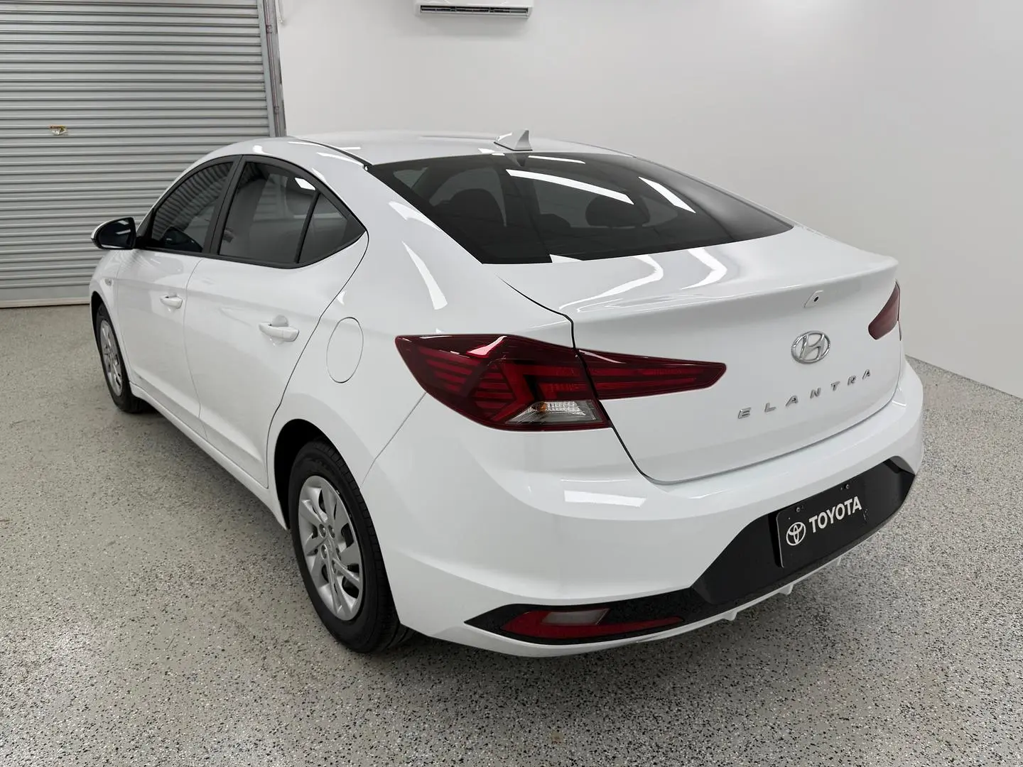 2019 Hyundai Elantra Gallery Image 4
