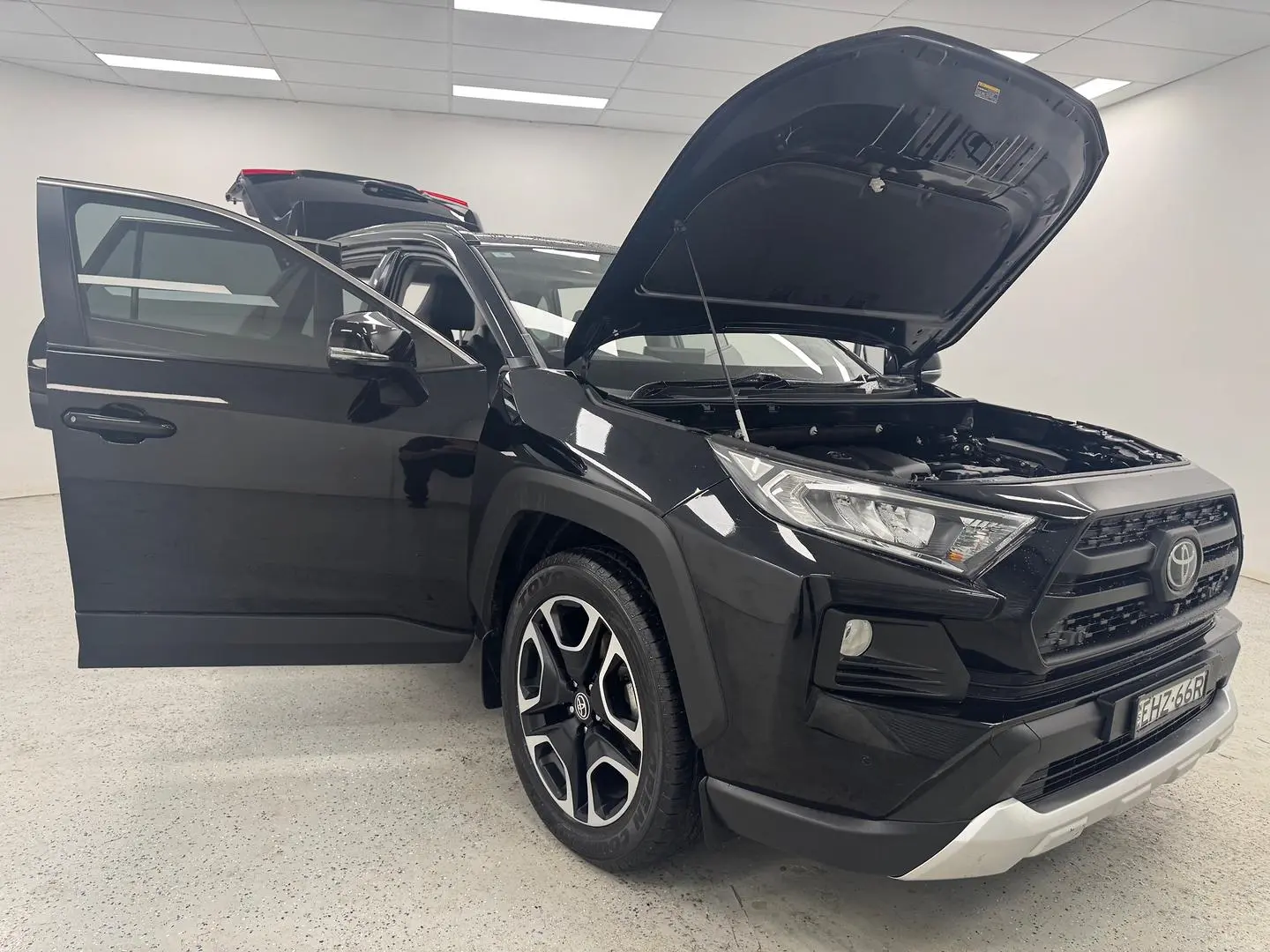 2020 Toyota RAV4 Gallery Image 7