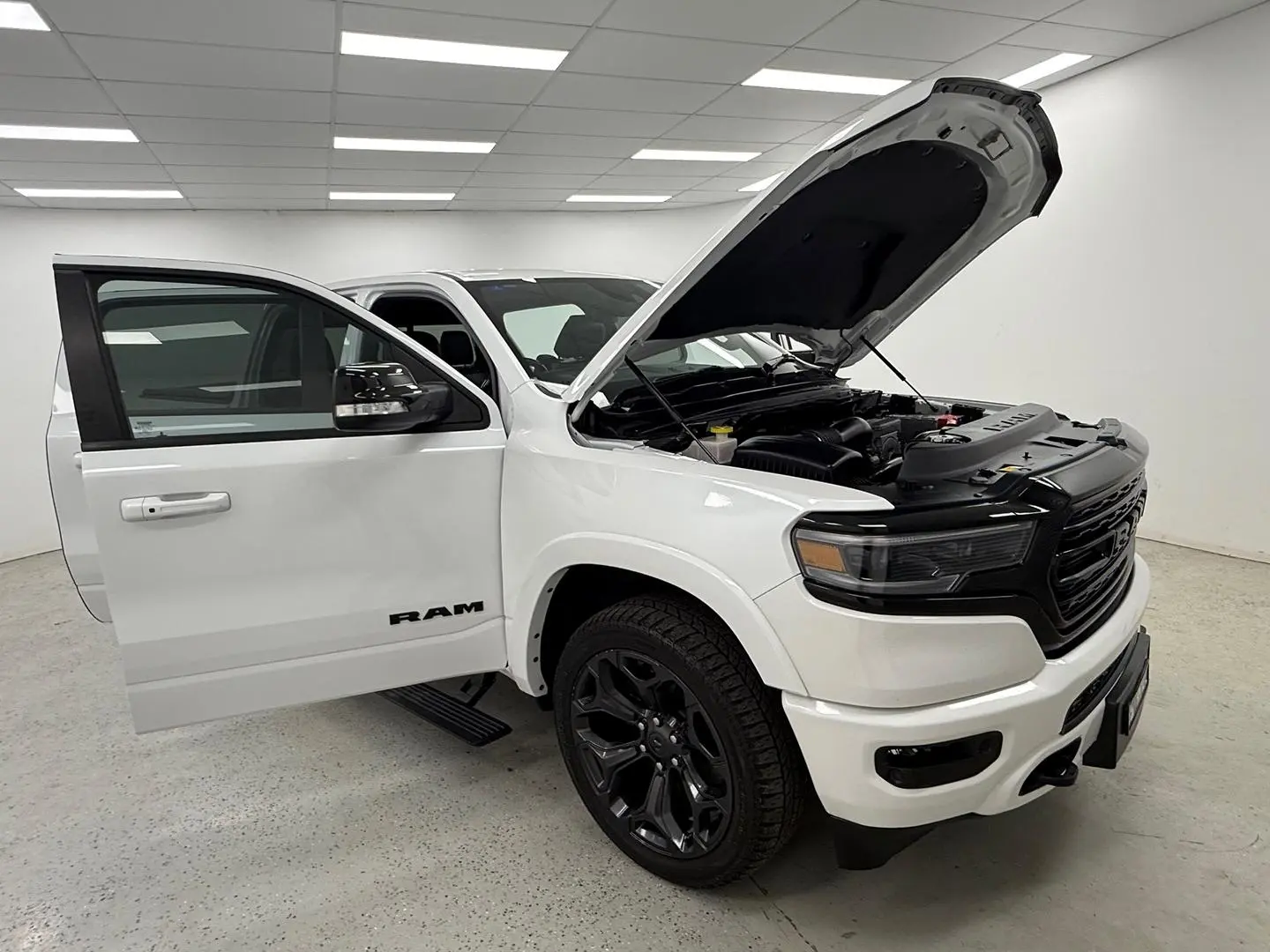 2022 RAM 1500 Gallery Image 22