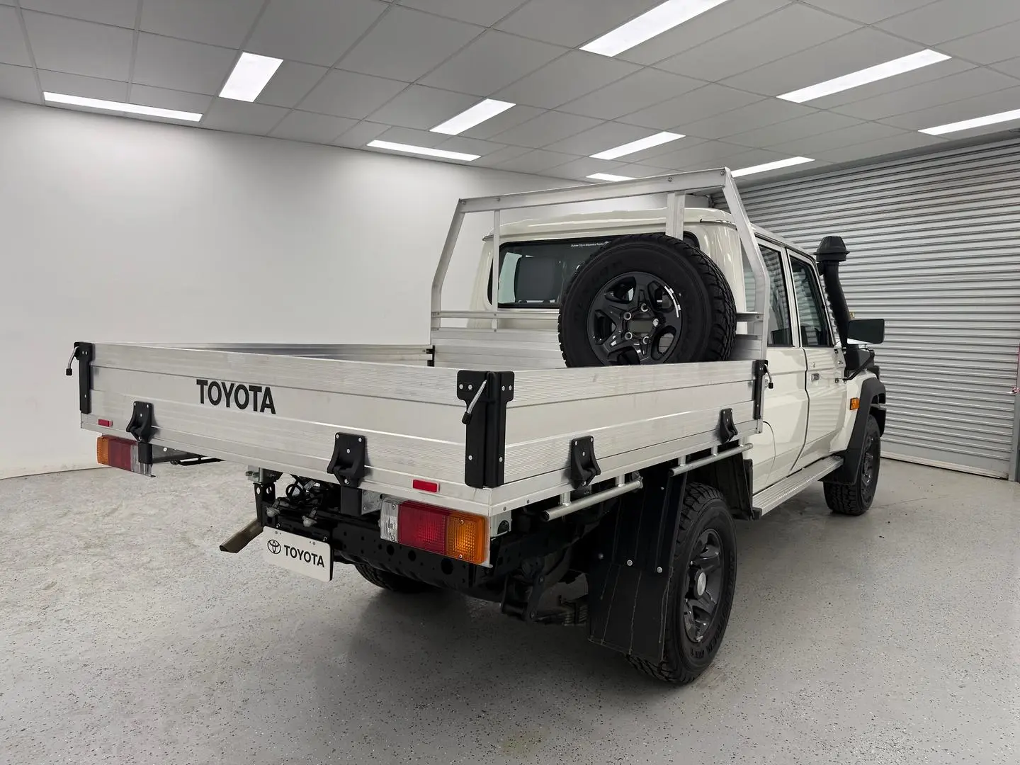 2025 Toyota Landcruiser Gallery Image 3