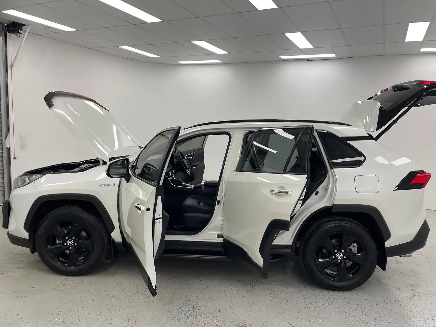 2020 Toyota RAV4 Gallery Image 13