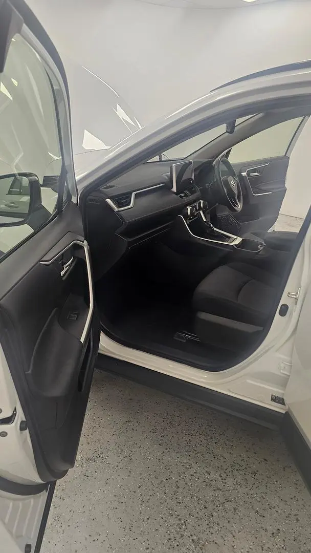 2023 Toyota RAV4 Gallery Image 11