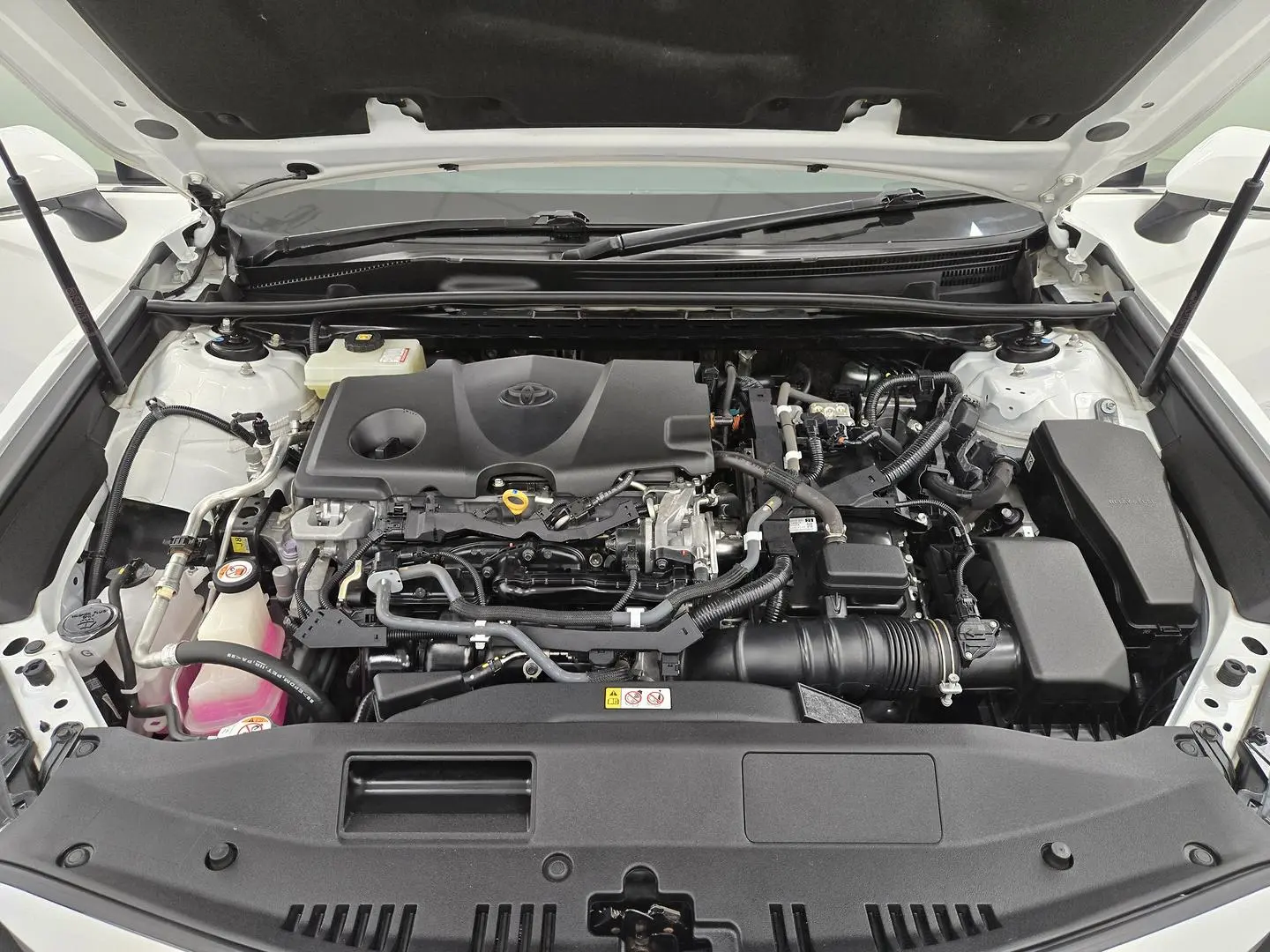 2019 Toyota Camry Gallery Image 16