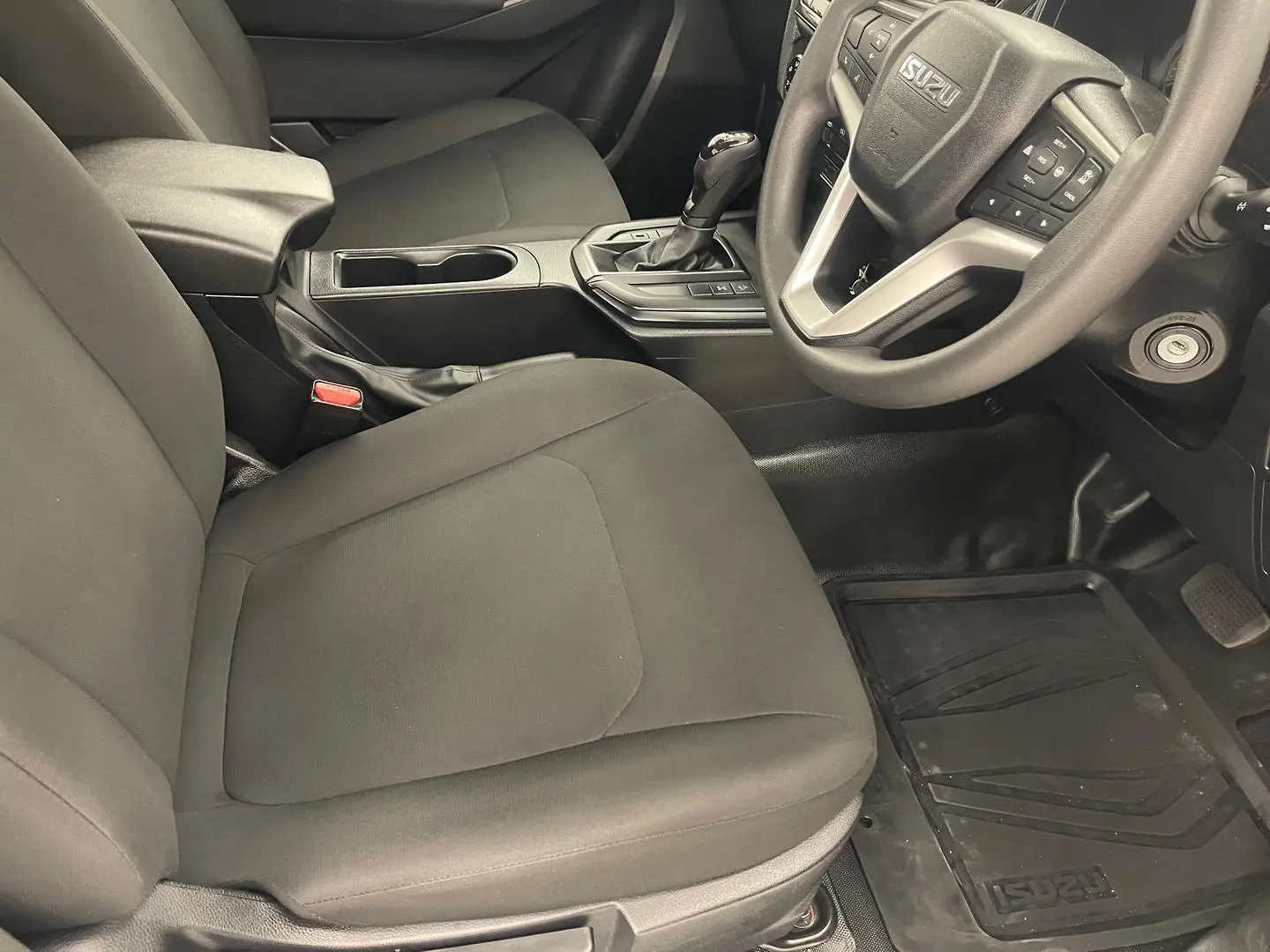 2024 Isuzu D-MAX Gallery Image 17