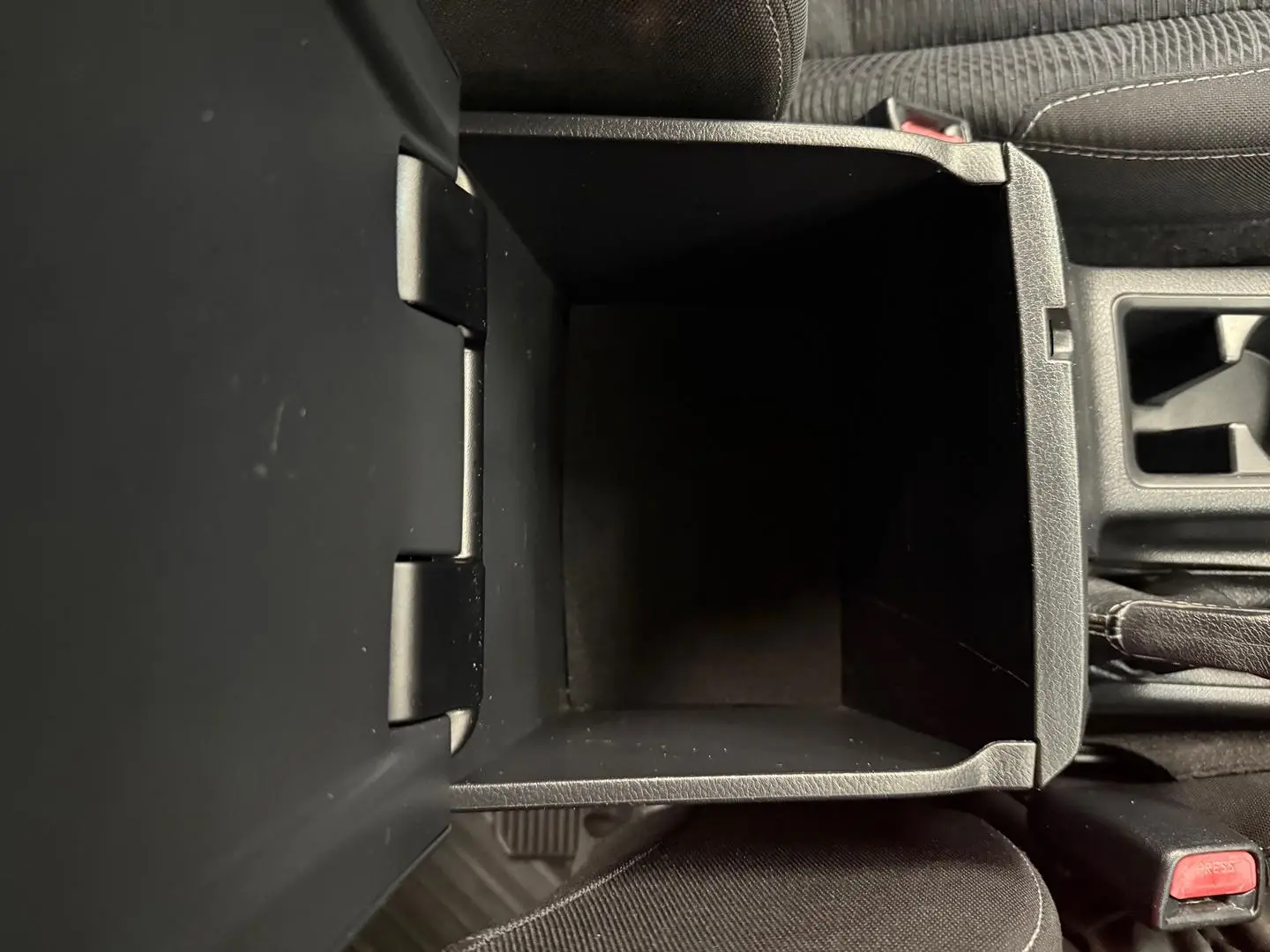 2016 Toyota Hilux Gallery Image 34