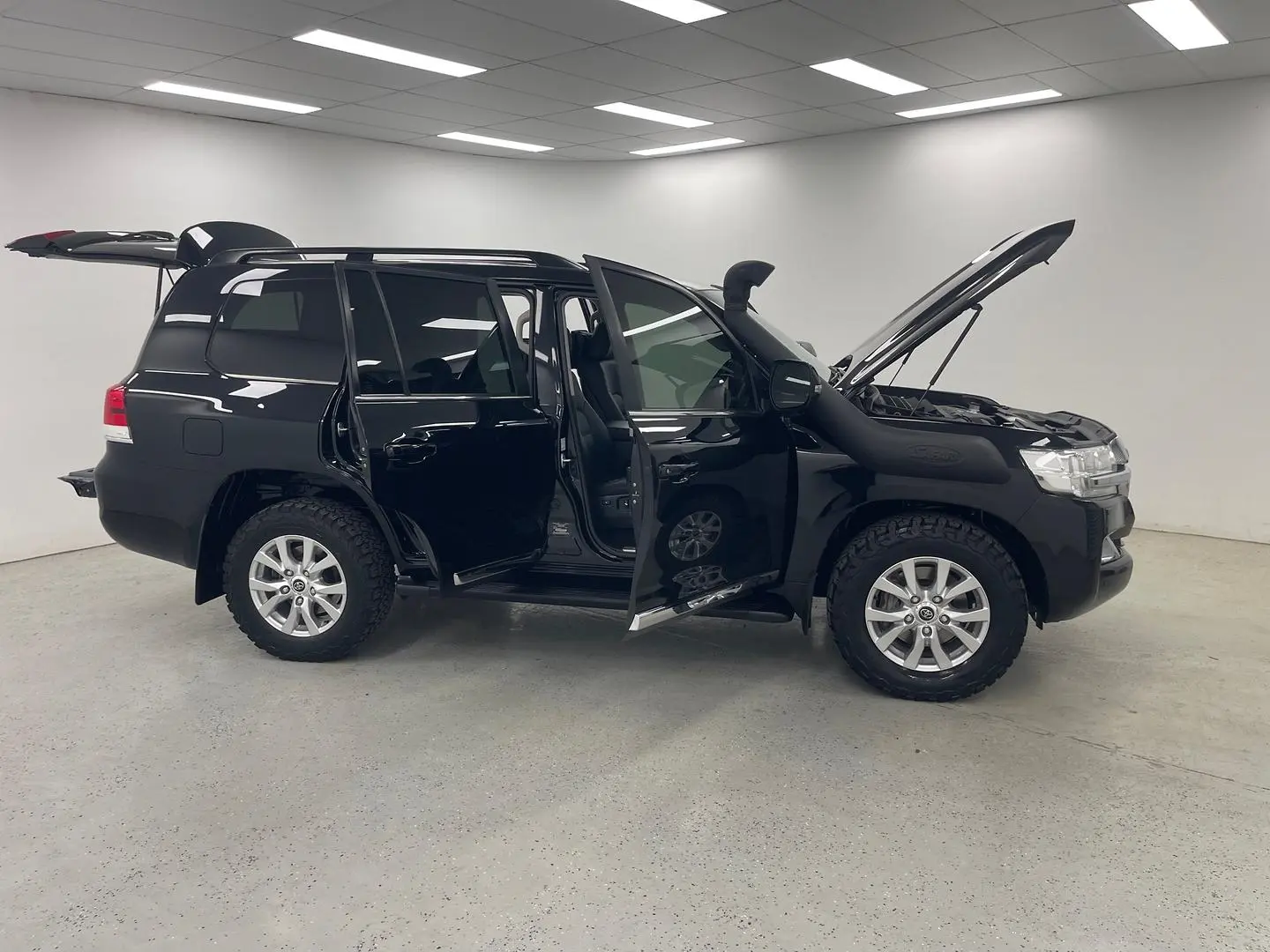 2020 Toyota Landcruiser Gallery Image 9