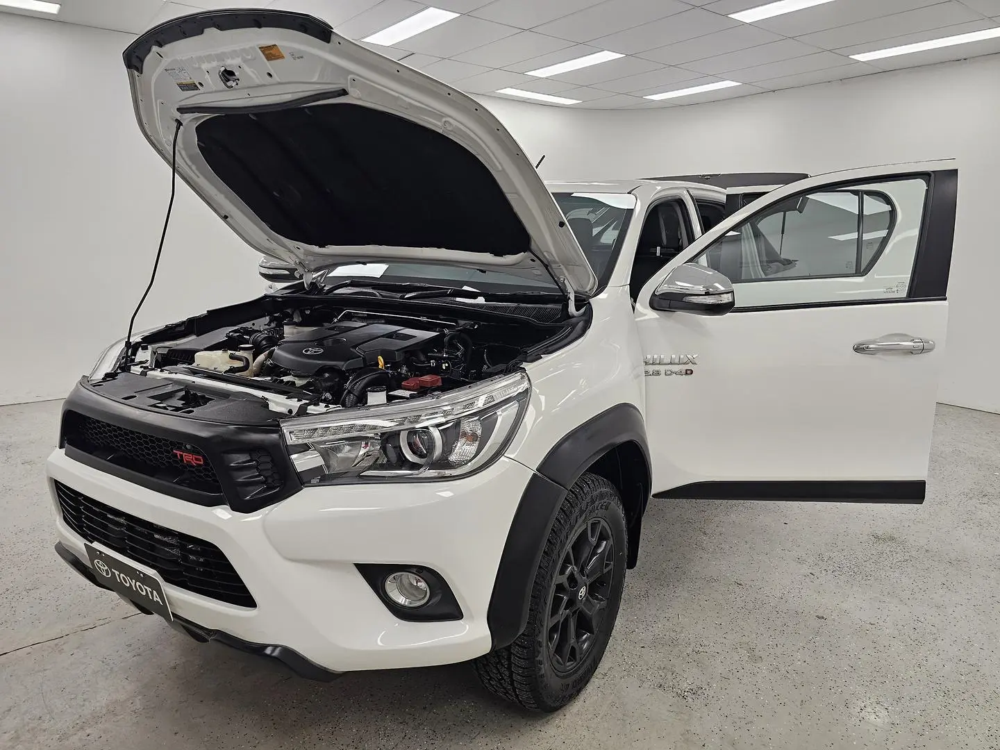 2017 Toyota Hilux Gallery Image 8