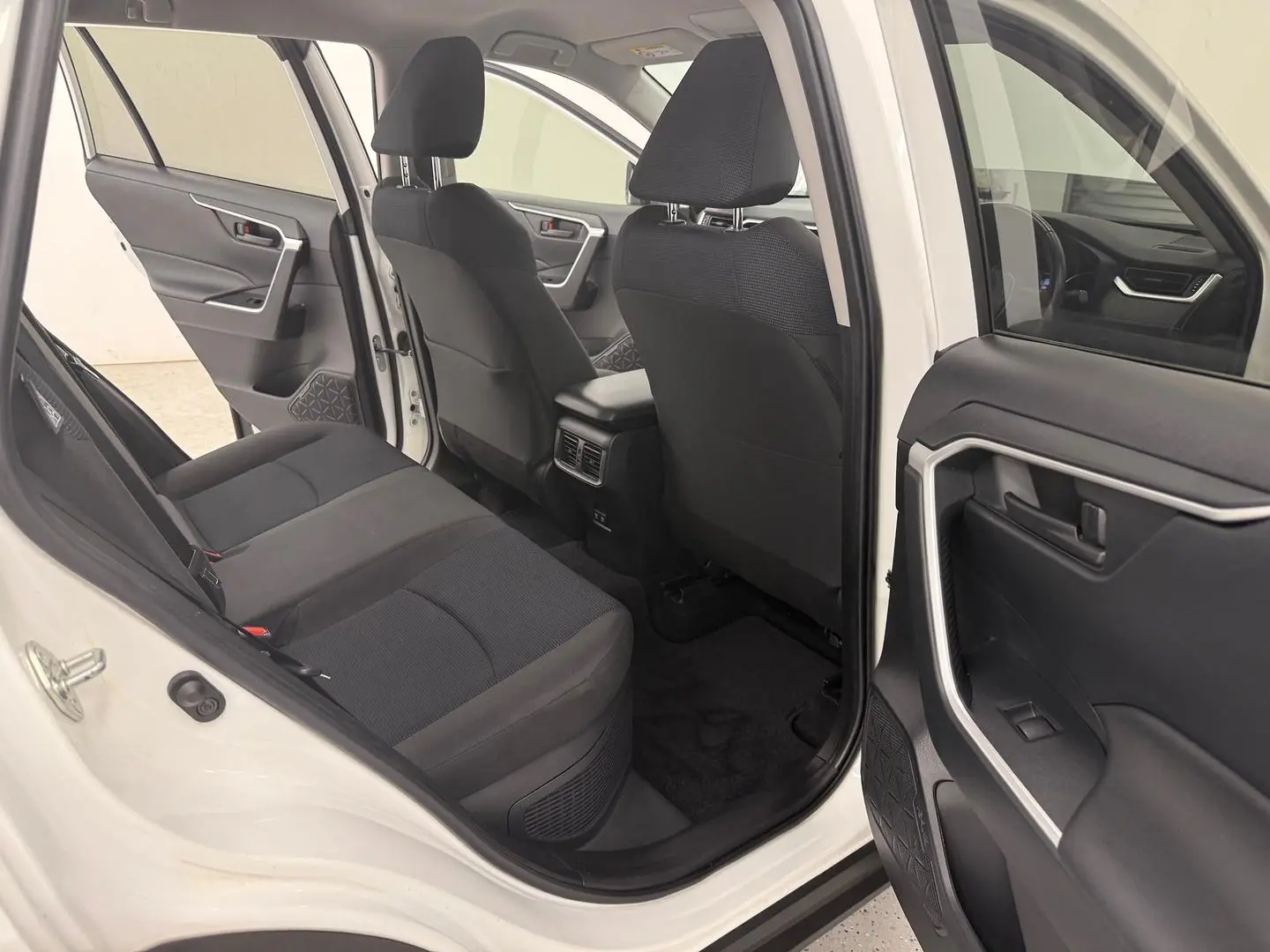 2022 Toyota RAV4 Gallery Image 17