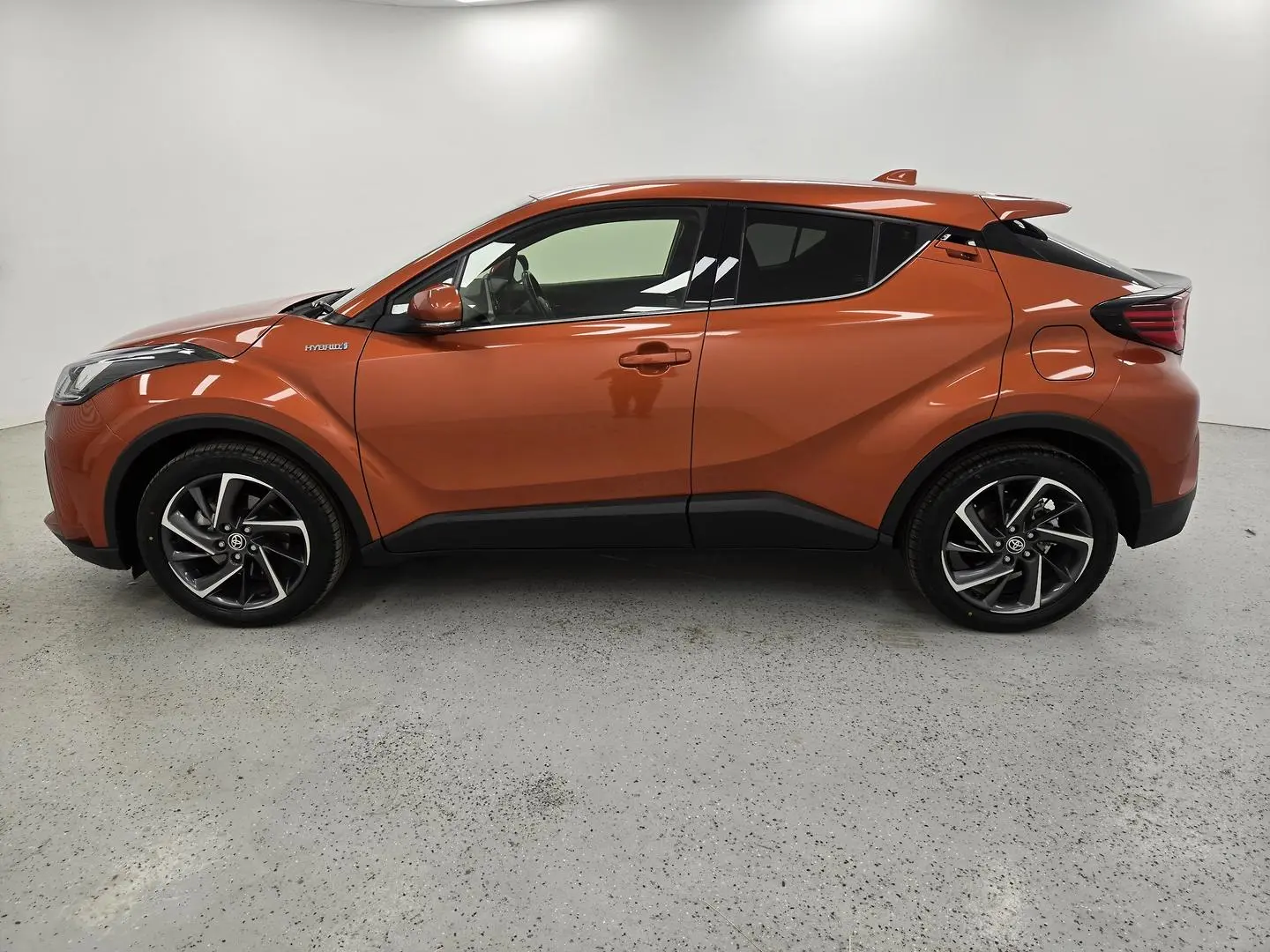 2019 Toyota C-Hr Gallery Image 8