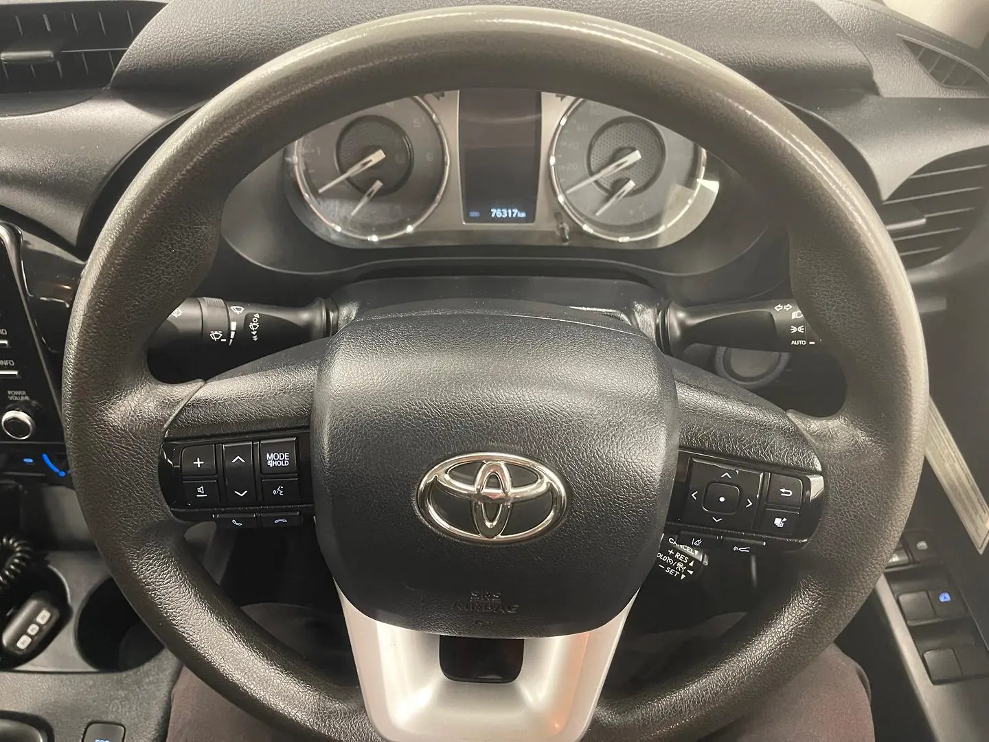 2021 Toyota Hilux Gallery Image 25