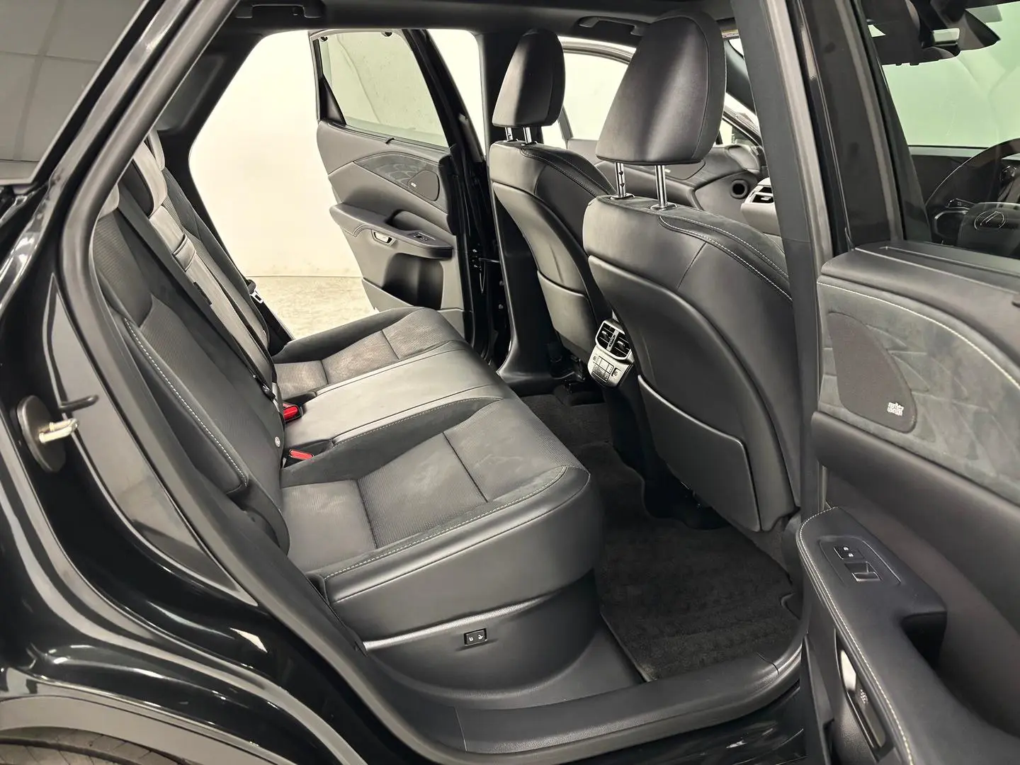 2024 Lexus RX Gallery Image 22