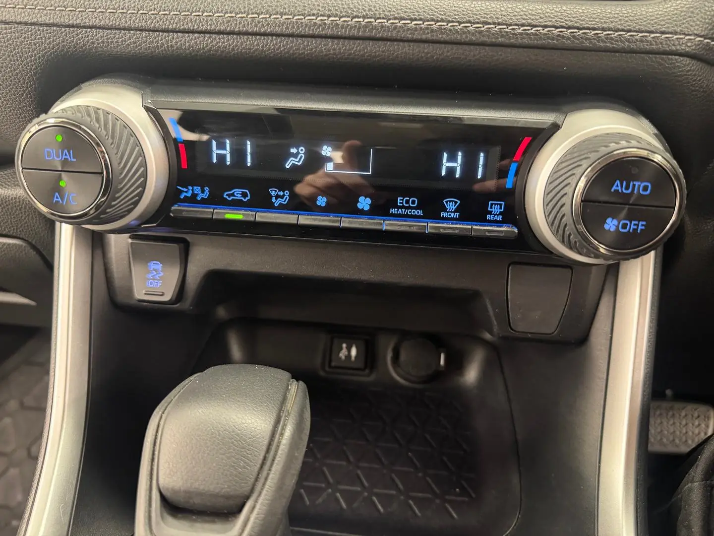 2019 Toyota RAV4 Gallery Image 22