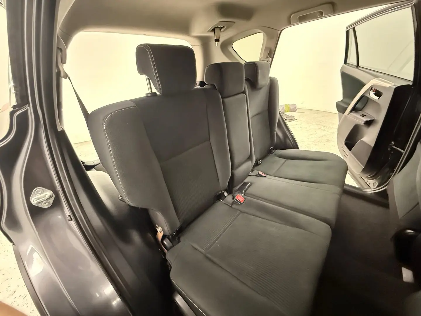 2015 Toyota RAV4 Gallery Image 18