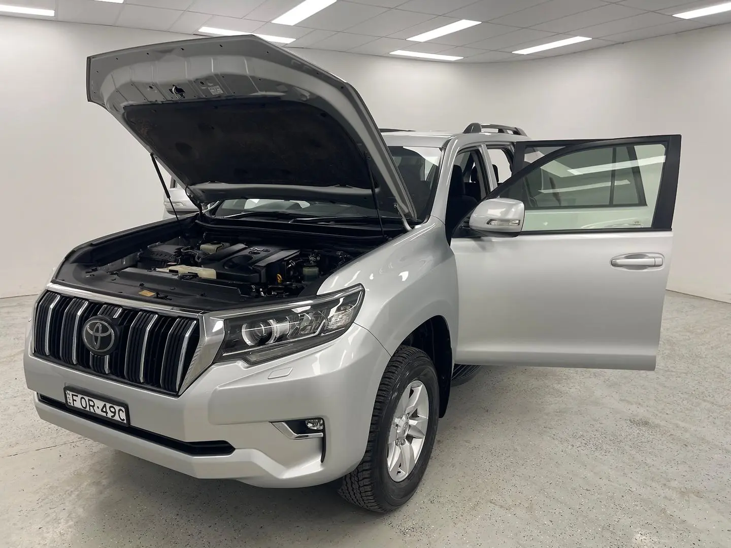 2017 Toyota Landcruiser Prado Gallery Image 13