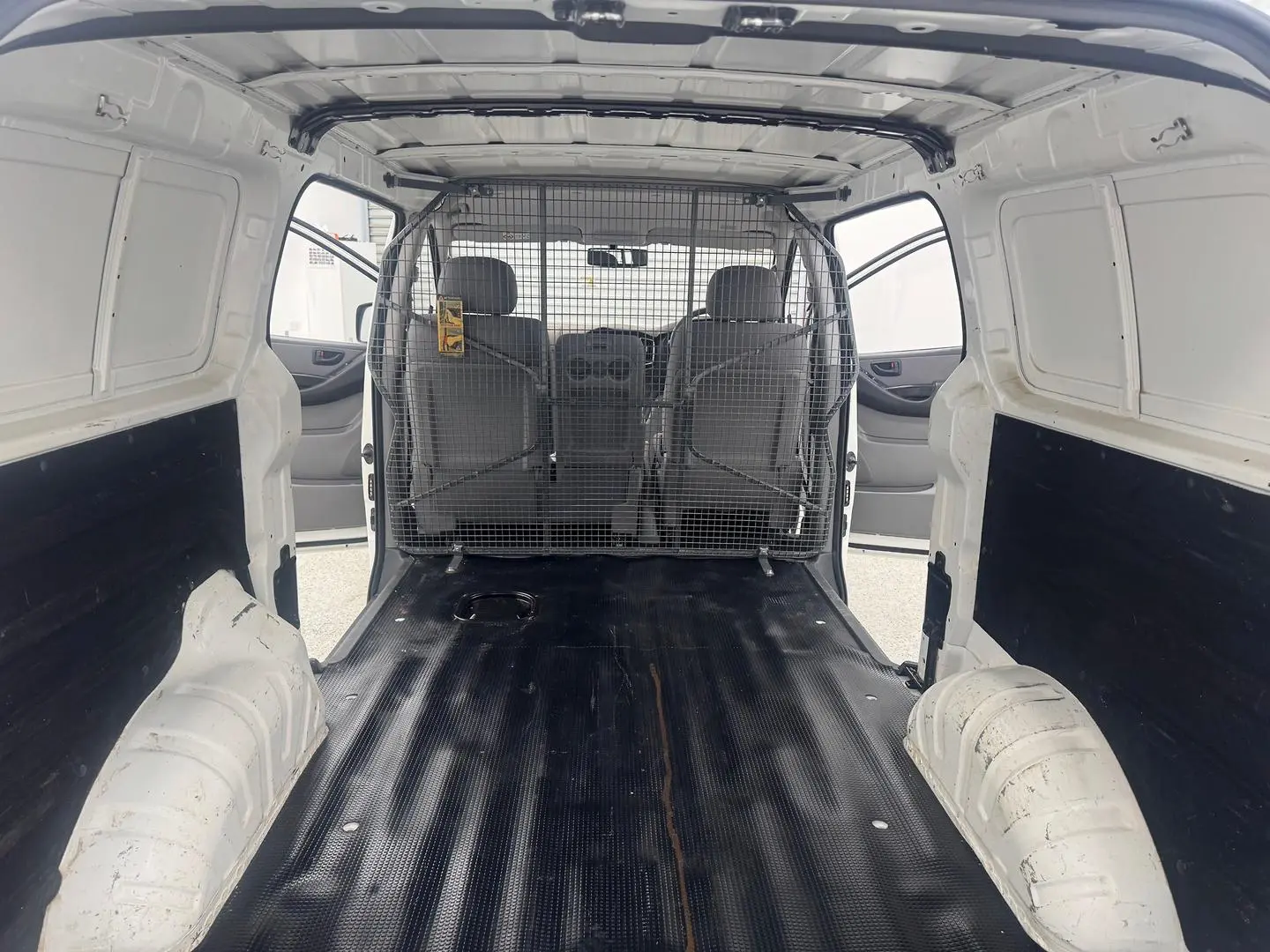 2020 Hyundai iLoad Gallery Image 27