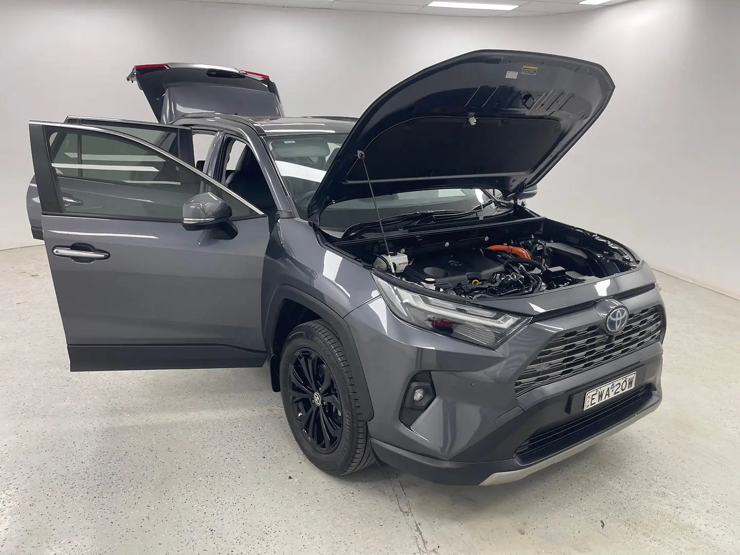 2022 Toyota RAV4 Gallery Image 8