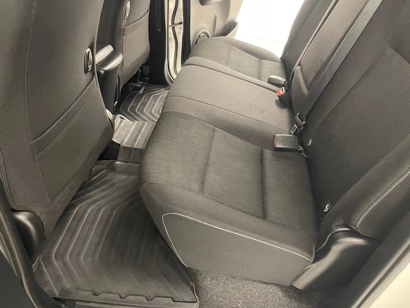 2025 Toyota Hilux Gallery Image 19