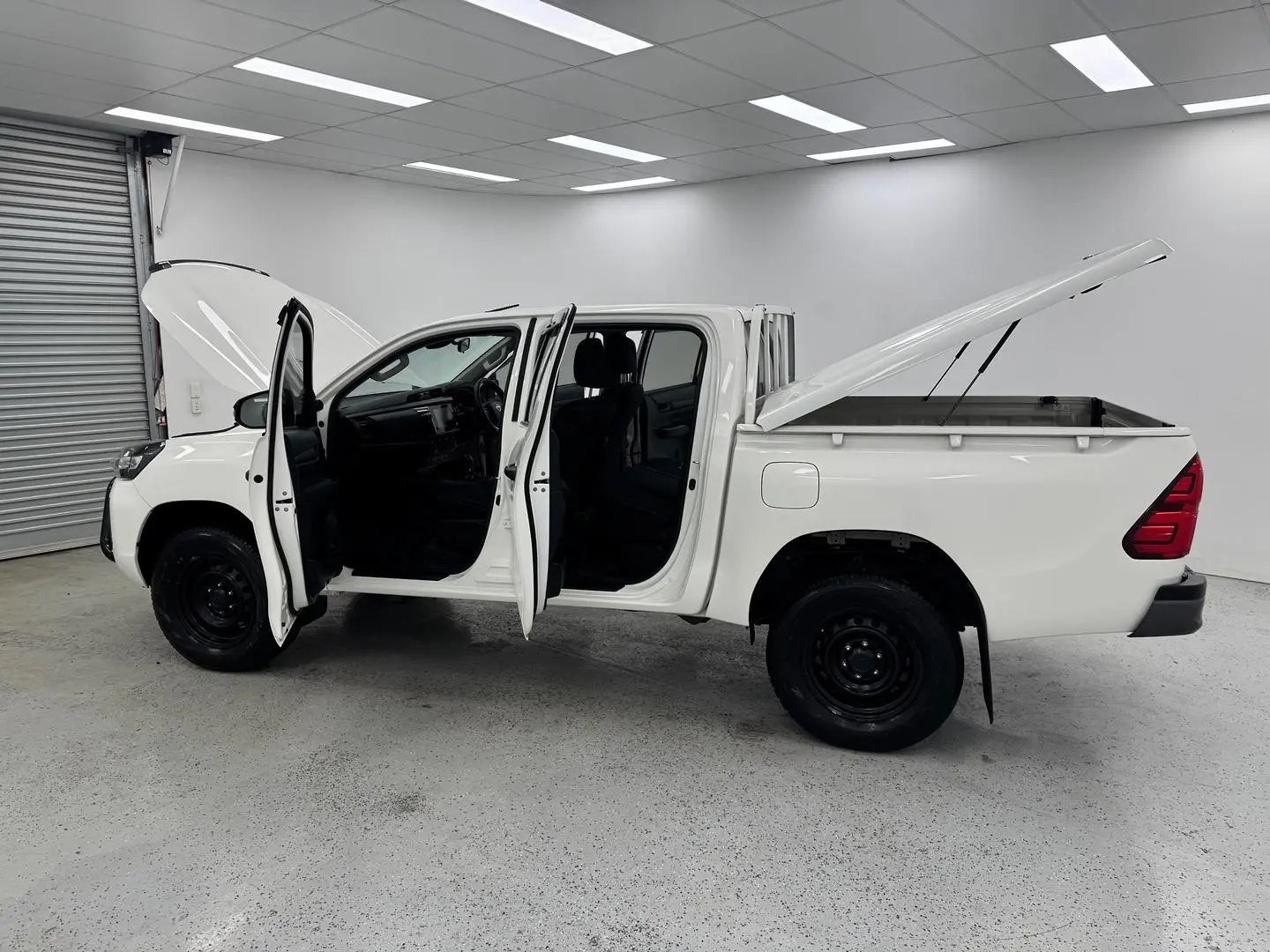 2021 Toyota Hilux Gallery Image 11