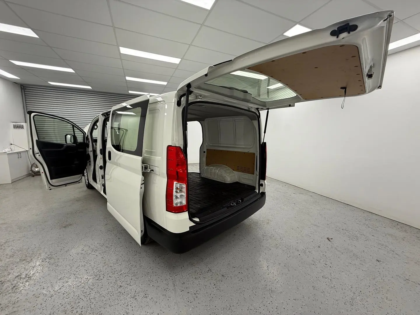 2022 Toyota Hiace Gallery Image 13