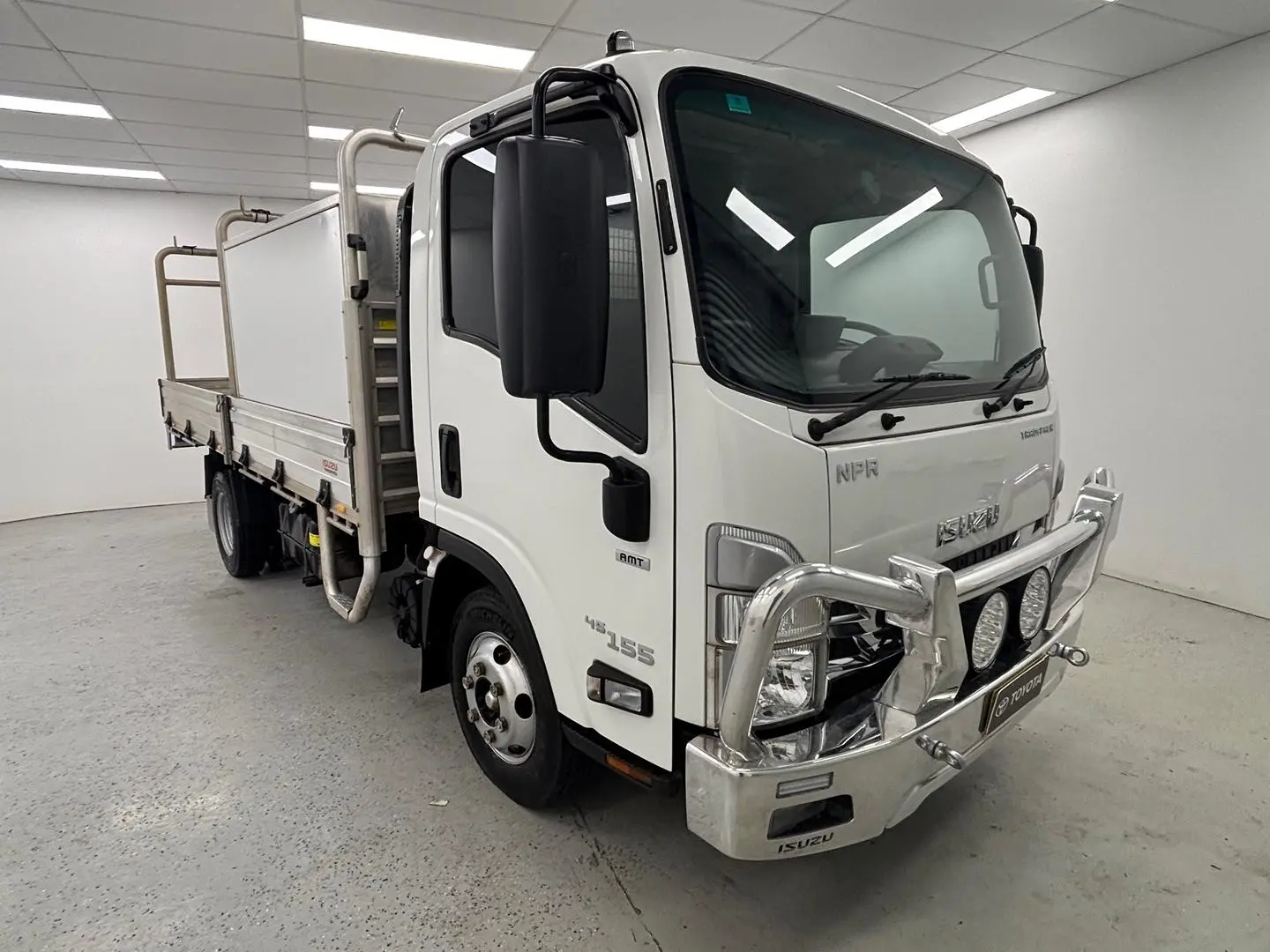 2023 Isuzu N Series Gallery Image 1