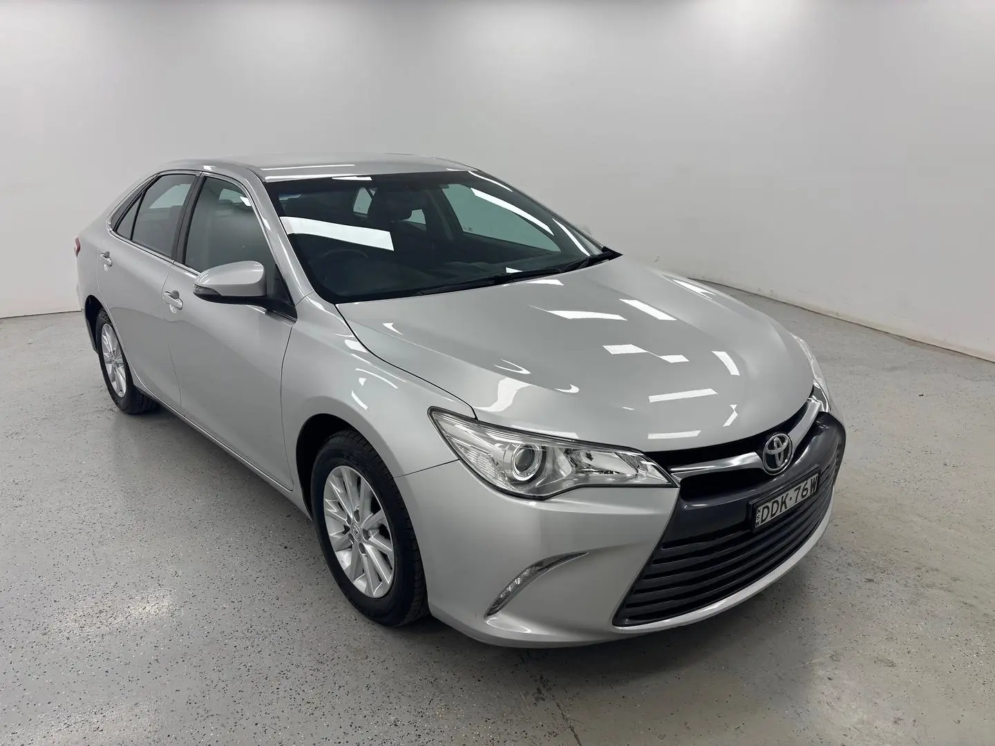 2016 Toyota Camry Gallery Image 1