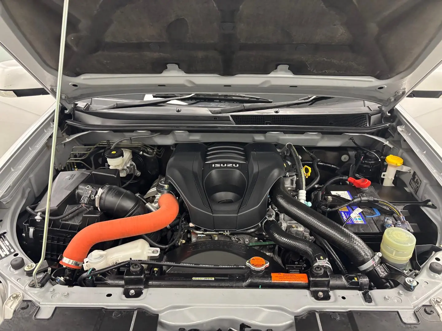 2017 Isuzu D-MAX Gallery Image 15