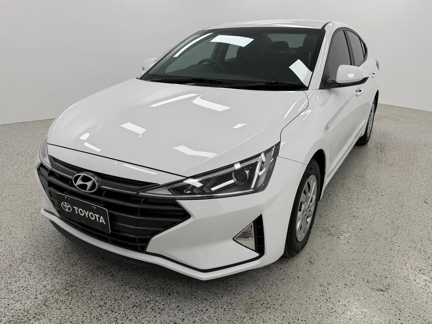 2019 Hyundai Elantra Gallery Image 6