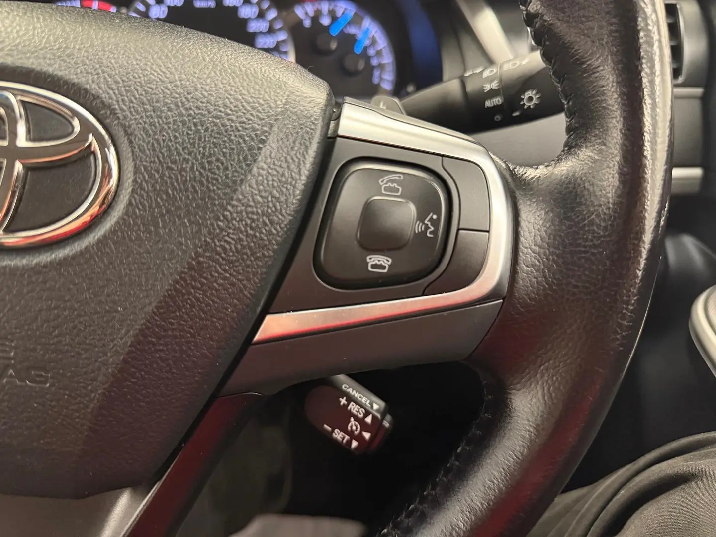 2015 Toyota Camry Gallery Image 29