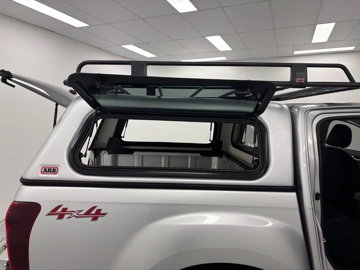 2017 Isuzu D-MAX Gallery Image 22