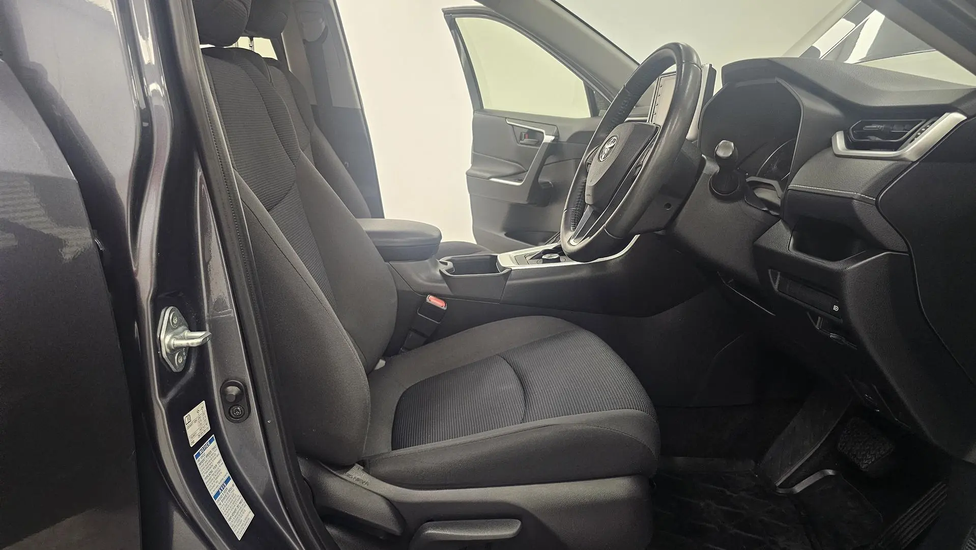 2022 Toyota RAV4 Gallery Image 24