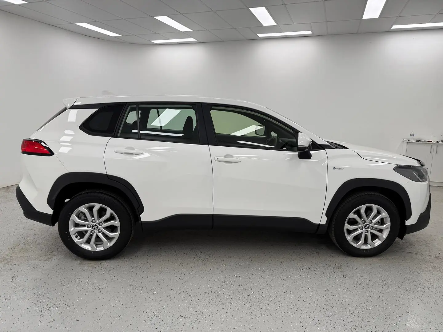 2025 Toyota Corolla Cross Gallery Image 2
