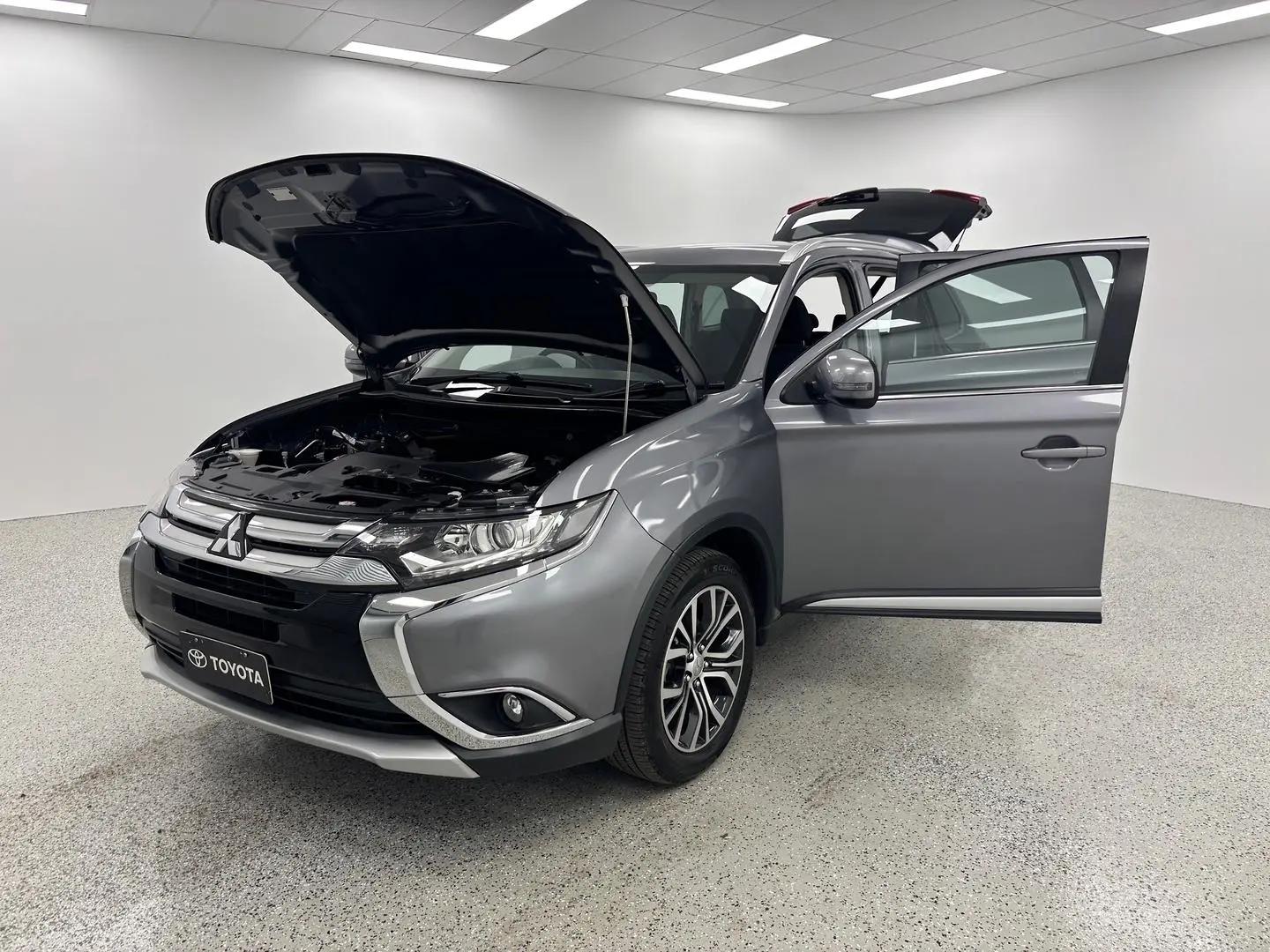 2017 Mitsubishi Outlander Gallery Image 14