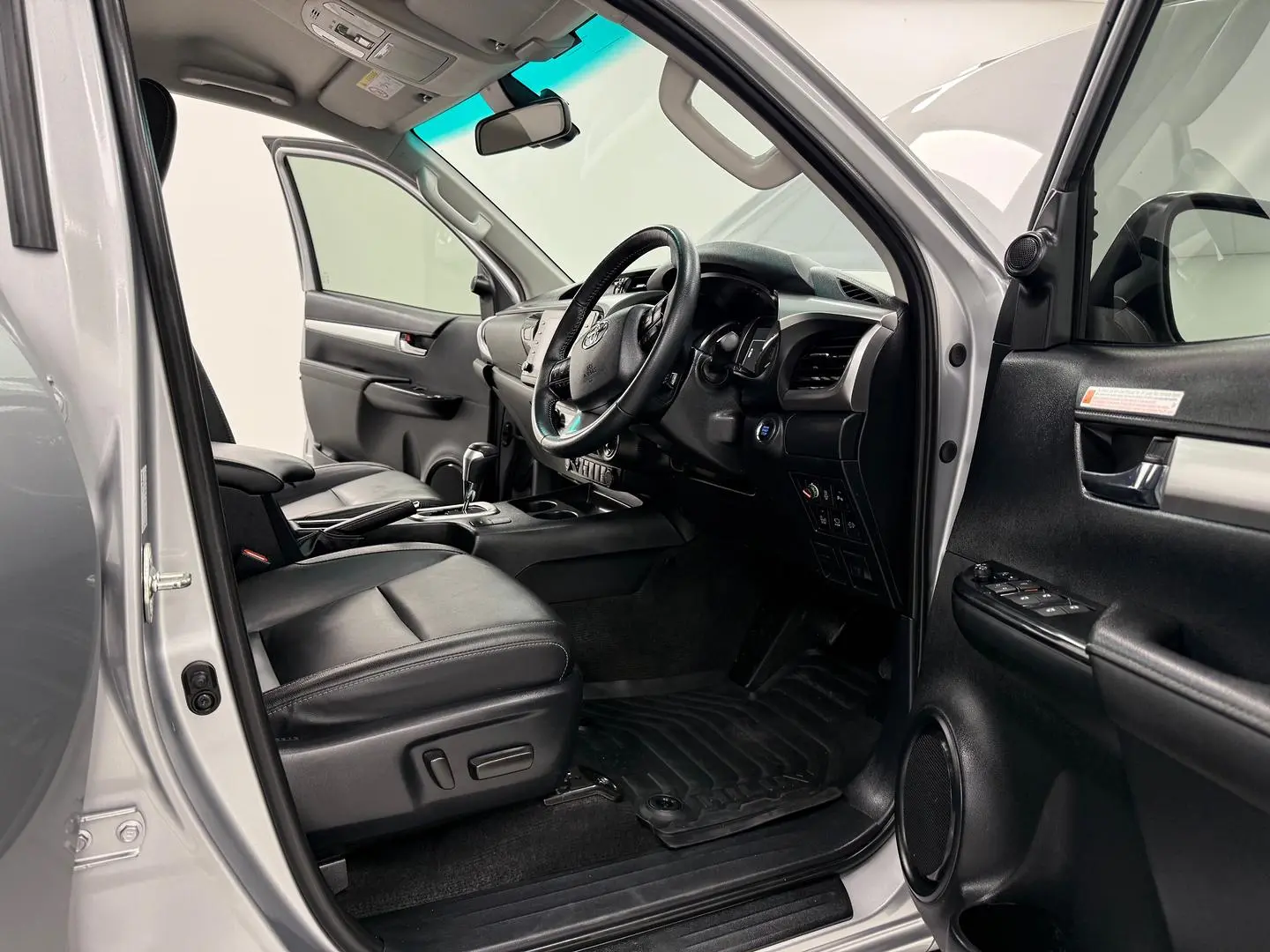 2023 Toyota Hilux Gallery Image 21
