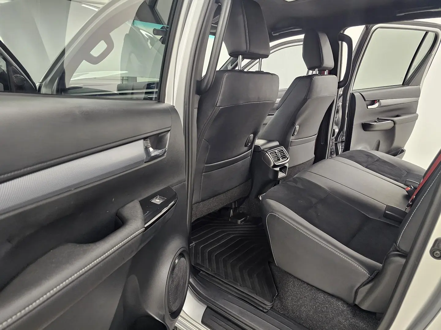 2025 Toyota Hilux Gallery Image 14