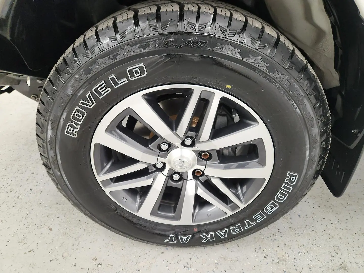 2017 Toyota Hilux Gallery Image 17