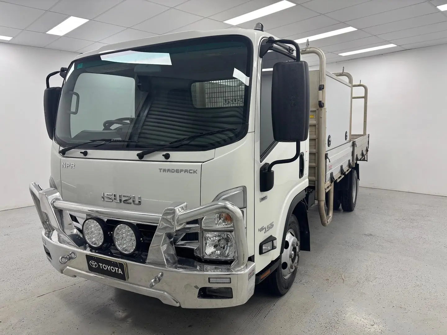 2023 Isuzu N Series Gallery Image 6