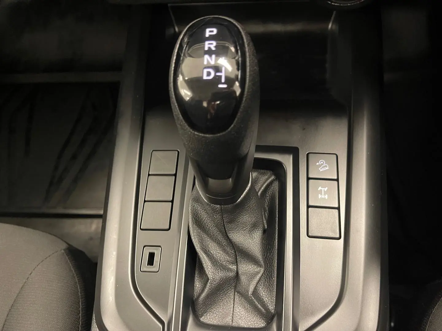 2024 Isuzu D-MAX Gallery Image 27