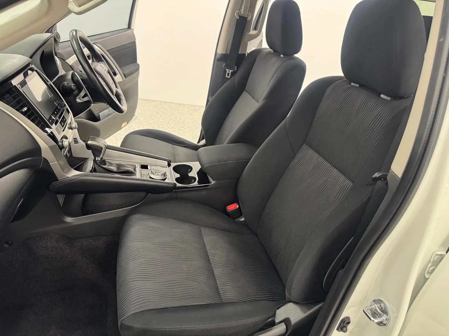 2022 Mitsubishi Pajero Sport Gallery Image 28