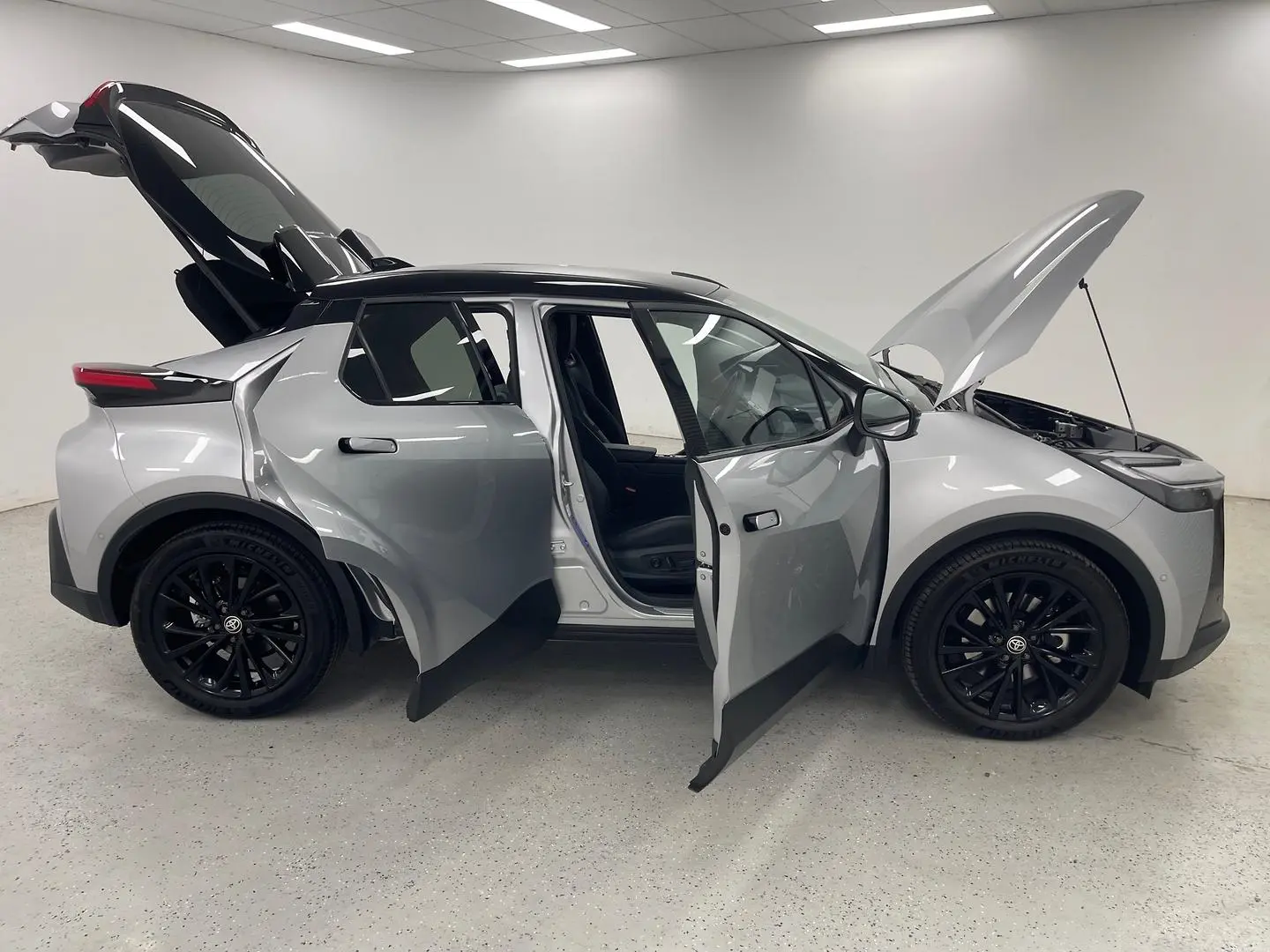 2025 Toyota C-HR Gallery Image 9