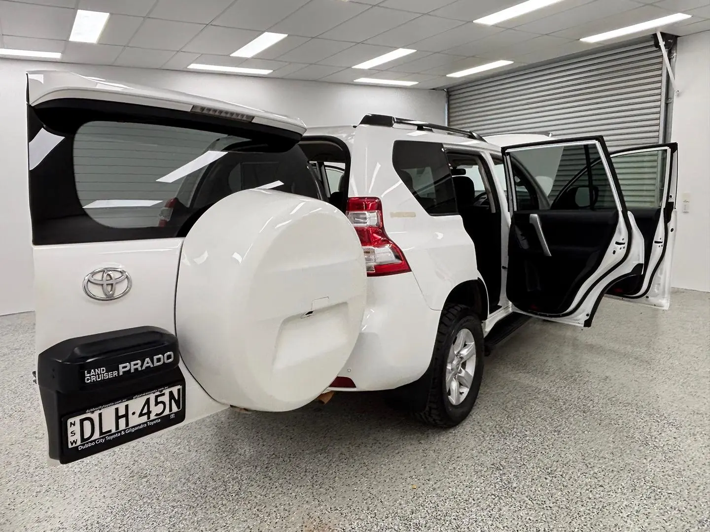 2016 Toyota Landcruiser Prado Gallery Image 10